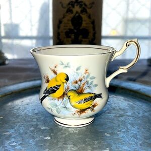 Add to bundle, I’ll send DISCOUNT! 
Royal Dover China Made in England